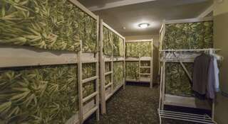 Гостиница Мхостел Москва Спальное место на двухъярусной кровати в общем номере для мужчин-2