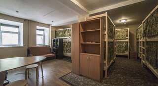 Гостиница Мхостел Москва Спальное место на двухъярусной кровати в общем 14-местном номере для мужчин и женщин-4